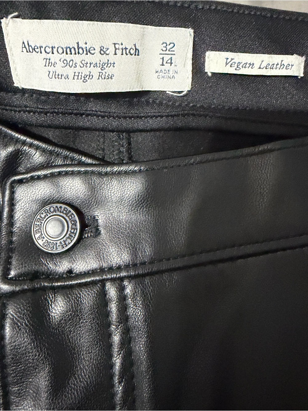 Abercrombie & fitch the 90’s straight ultra high-rise vegan leather size 32 14 - Picture 3 of 8